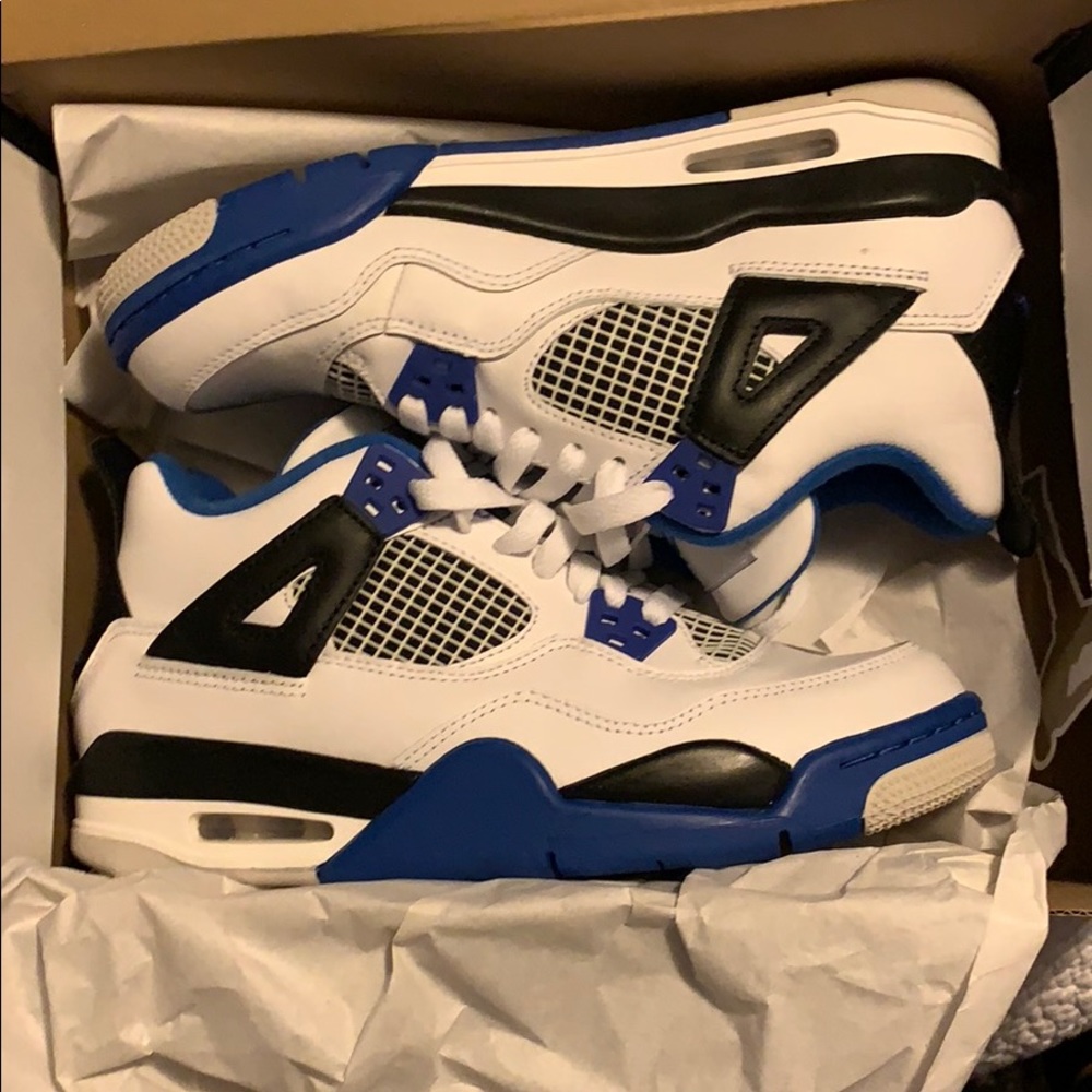 Jordan sneakers women’s